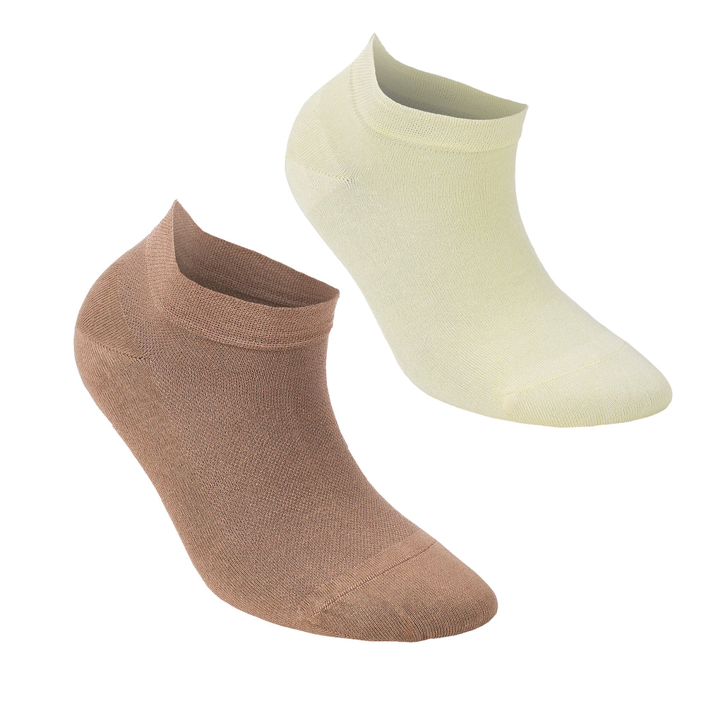 Anti-static socks are produced as attractive women socks with long-lastig features. 